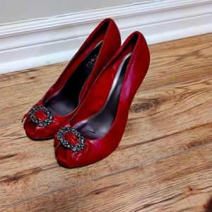 Brand New Le Chateau red pumps with bow detail size 8.5US